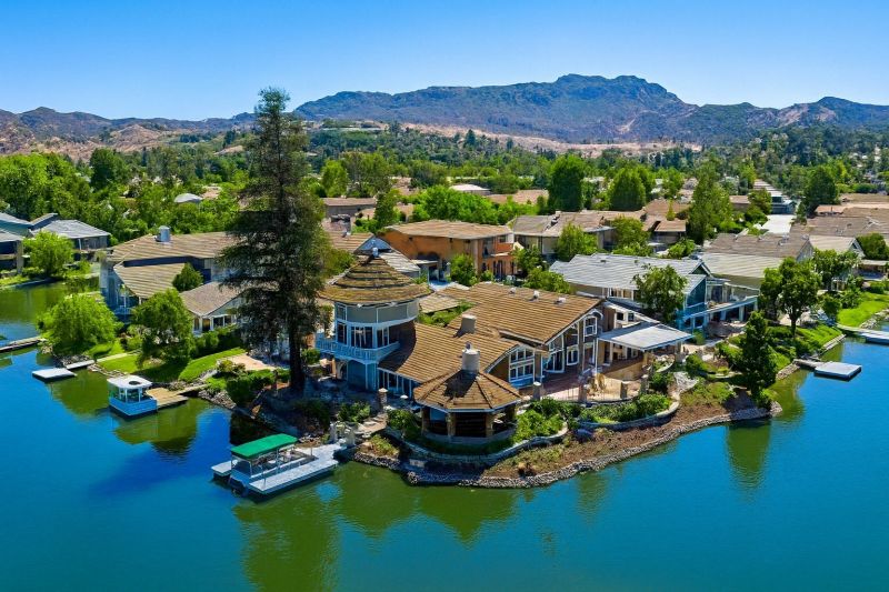 Hedge Installation in Westlake Village, CA