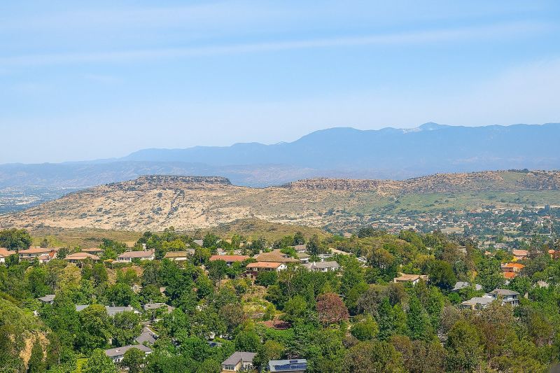 Weeding And Mulching in Thousand Oaks, CA