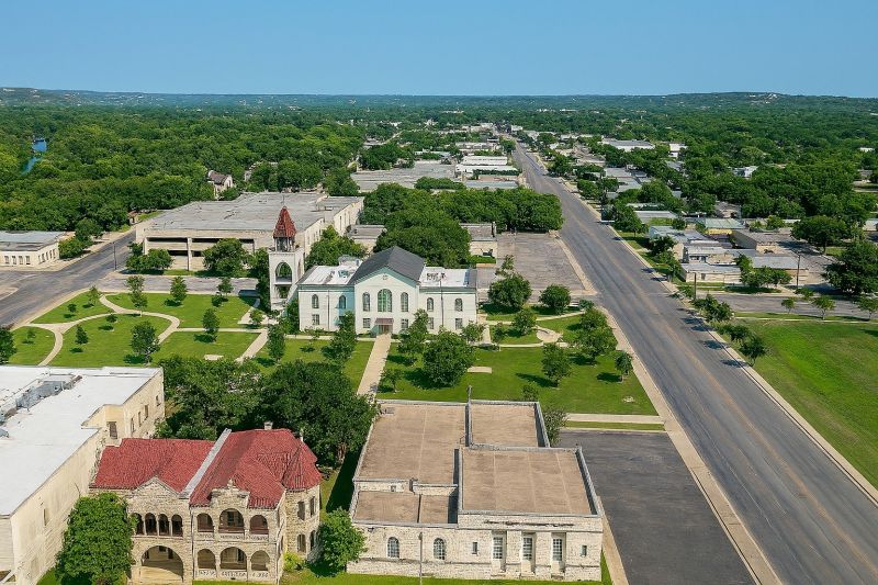Weeding And Mulching in Kerrville, TX